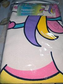 telo mare con personaggi,misure 70x140cm,€3,99