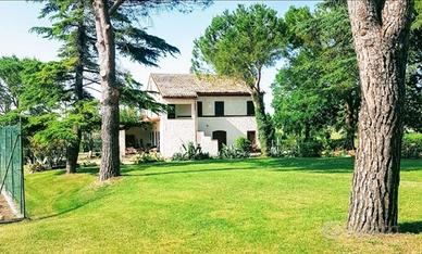 Casale nel cuore delle Marche Tutto in esclusiva