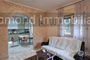 Appartamento 4 vani con garage a Riposto