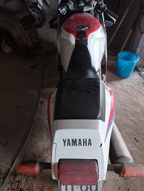 Yamaha FZR 600 - 1990