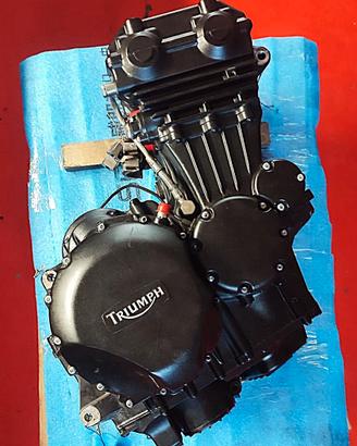 motore triumph 3 cilindri