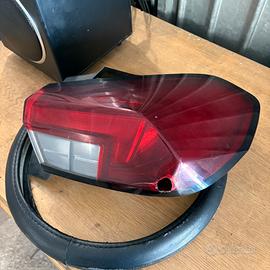 Faro posteriore destro Opel Corsa F