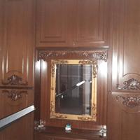 Camera da letto con comodini comò e specchiera