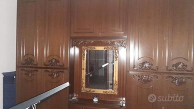 Camera da letto con comodini comò e specchiera
