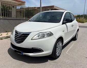 Lancia Ypsilon ANNO 2013 - AUTO PARI AL NUOVO