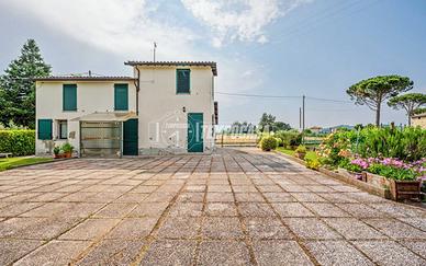 Villa indipendente con 1500 mq di giardino privato