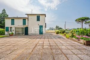 Villa indipendente con 1500 mq di giardino privato