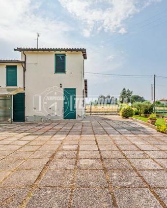 Villa indipendente con 1500 mq di giardino privato