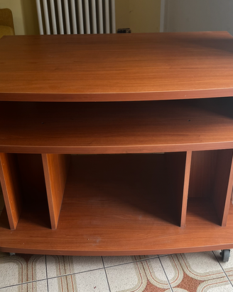 Mobile porta TV in legno con ripiani e rotelle