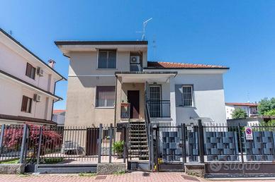 Villa di 186 m² con 4 locali e box auto doppio a C
