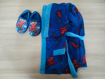 accappatoio e pantofole mai usate per bambino