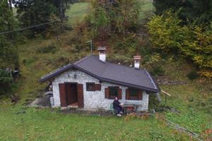 Baita immersa nel verde loc.Arina ( bl )