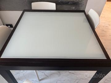 Tavolo cucina legno nero e vetro