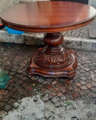 Tavolo con sei sedie