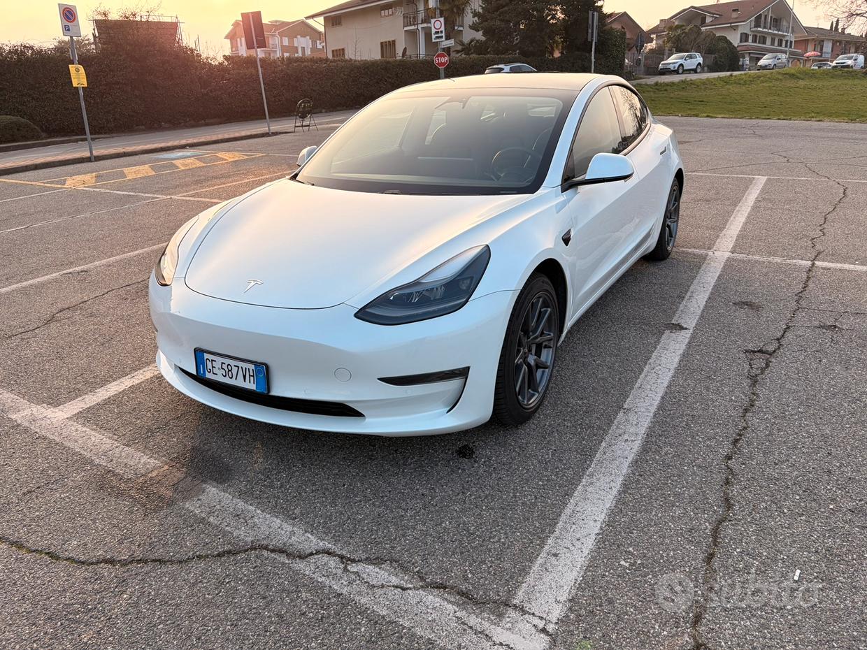 TESLA Model 3