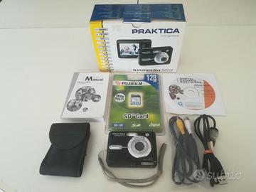 Macchina fotografica "praktica"