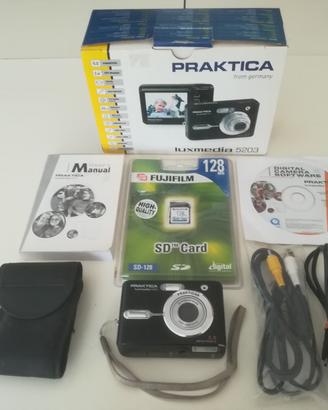 Macchina fotografica "praktica"