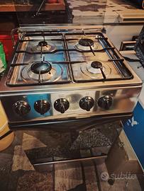 Cucina a gas. Forno a gas