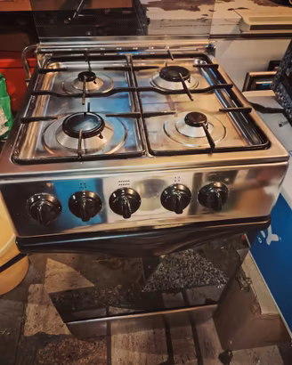 Cucina a gas. Forno a gas