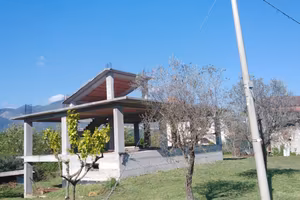 FABBRICATO in C.Armato su più Livelli cn Giardino 