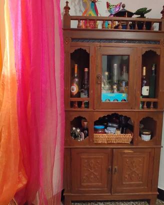 Angoliera, vetrinetta, piccola credenza etnica