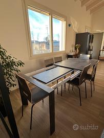 Tavolo allungabile con 6 sedie