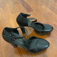 Sandali chiusi neri con plateau