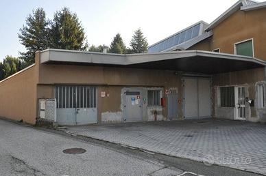 Immobile di 705 m² con 4 locali a Costa Masnaga
