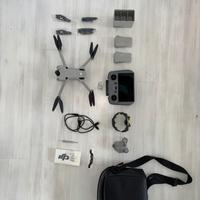 DJI Mini 4 Pro Fly More Combo con telecomando RC2.