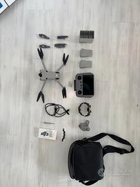 DJI Mini 4 Pro Fly More Combo con telecomando RC2.