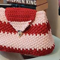 Borsa a uncinetto fatta a mano