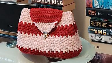 Borsa a uncinetto fatta a mano