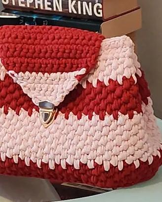 Borsa a uncinetto fatta a mano