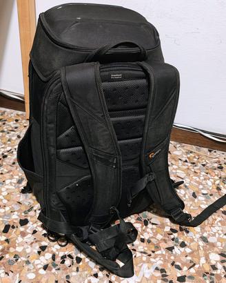 zaino Lowepro  + caricabatterie
