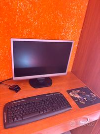 Pc fisso asus con monitor e accessori