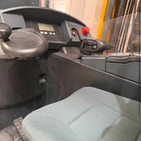 Carrello elevatore retrattile  + scaffalature