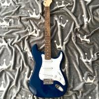 Chitarra elettrica blu metallico