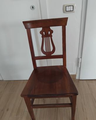 Quattro sedie di noce scuro