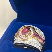 Anello in oro 18kt con diamanti e rubini naturali