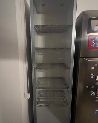 Colonna cucina con ripiani in acciaio, scolapiatti