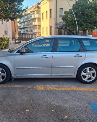 VOLVO V50 D2