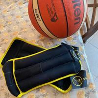 pallone da basket e ginocchiere 