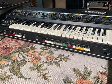 ROLAND JUPITER 4