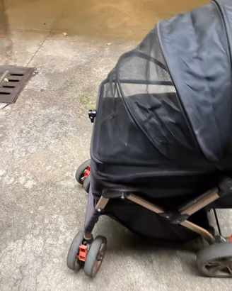 Passeggino per cani e accessori
