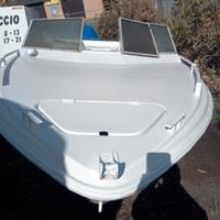 Motoscafo barca in vetroresina