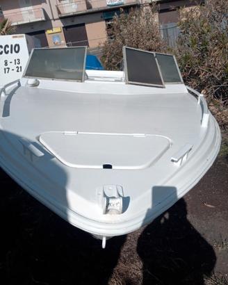 Motoscafo barca in vetroresina