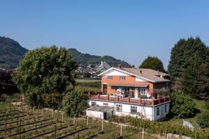 VILLA SINGOLA A REVELLO