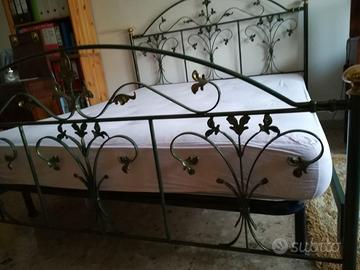 Letto matrimoniale in ferro battuto