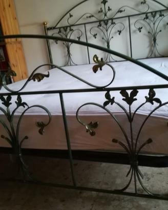 Letto matrimoniale in ferro battuto