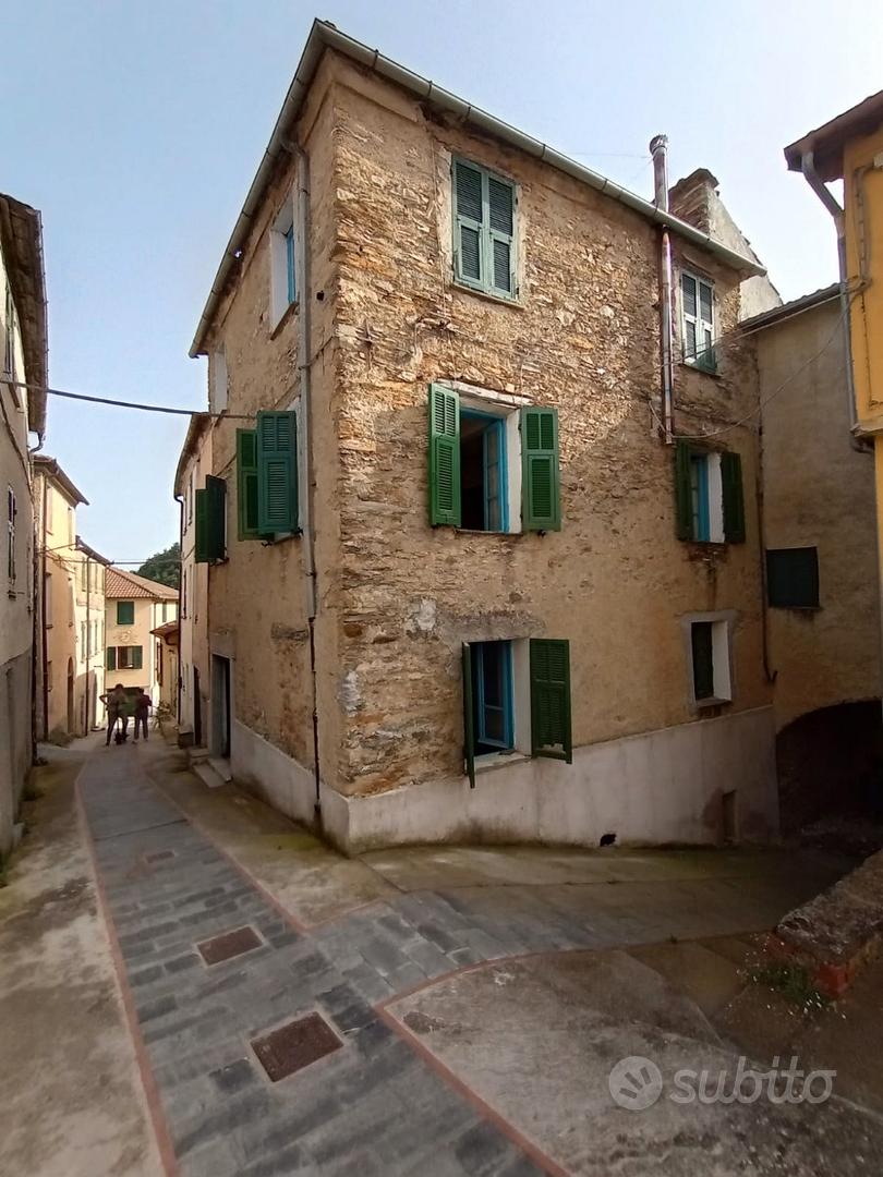 Casa in pietra su 3 piani in centro paese - Vista 2